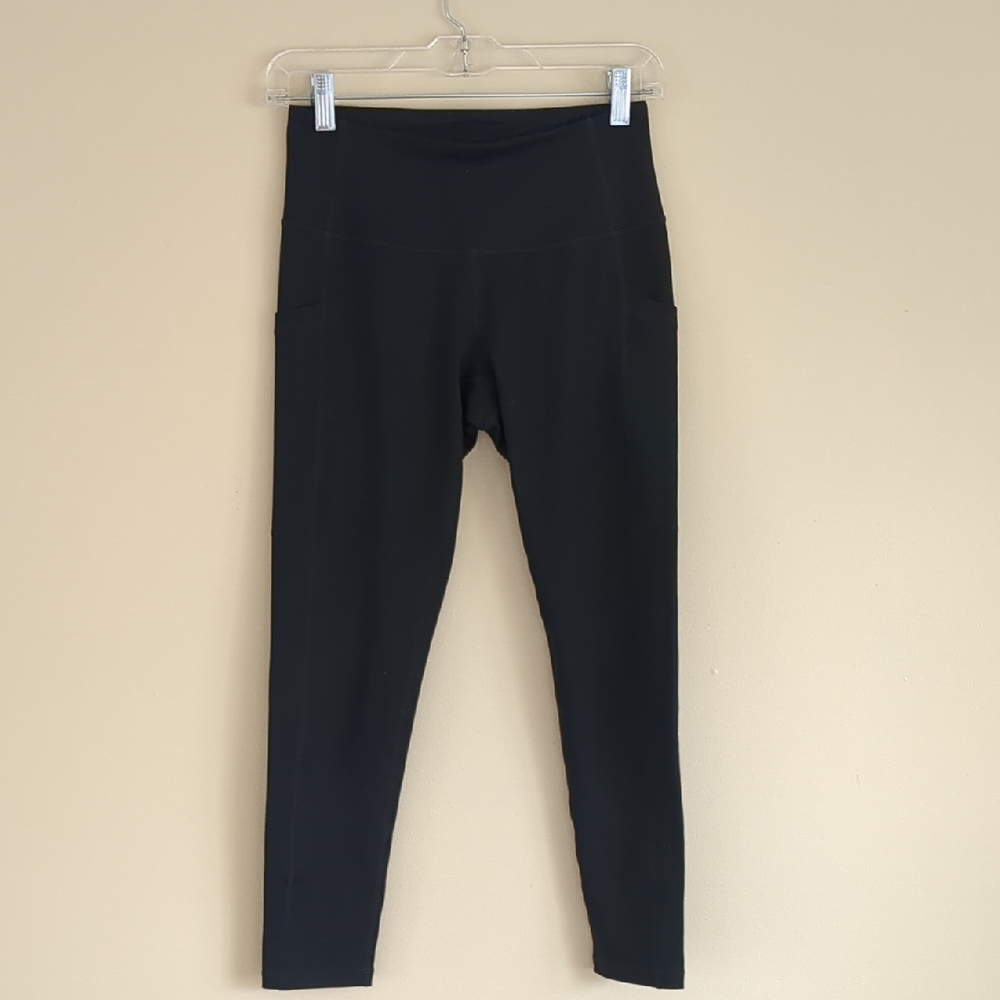 Small Z By Zella Solid Black Capri Length Leggings With Pockets